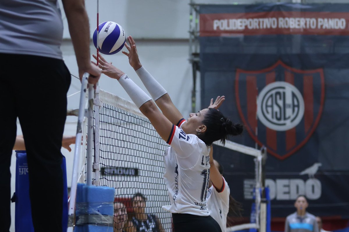 CASLAVoley's tweet image. #LAF 🏐  Final del tercer set 

#SanLorenzo: 23 (1)
Biblioteca Bell: 25 (2)

💙❤️💪 ¡Vamos Ciclón!