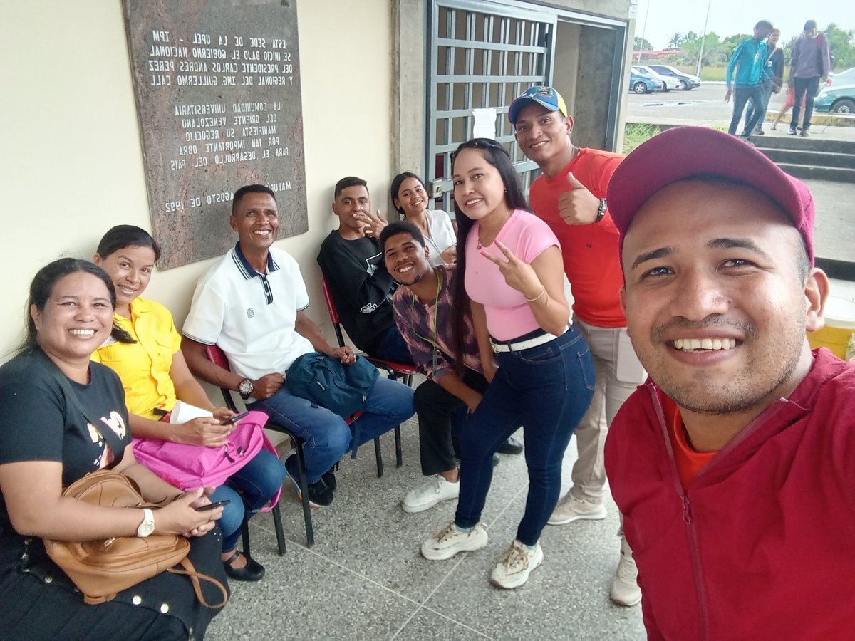 JCaripe1's tweet photo. @sandraalfaro @VoluntadPopular Seguimos construyendo el camino hacia la mejor Universidad. https://t.co/oTcZbe8jfx