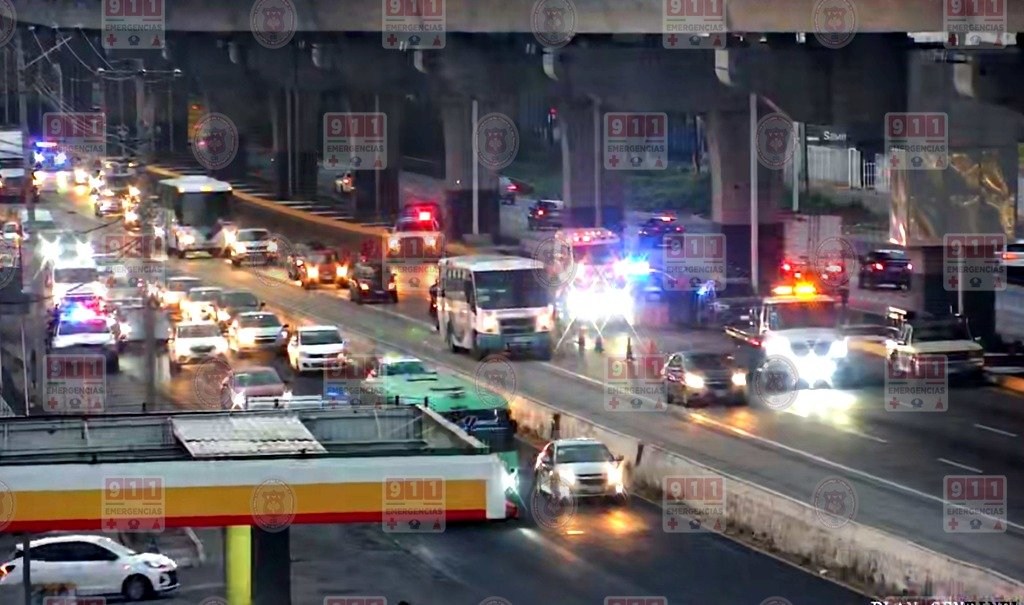 911Puebla's tweet photo. ⚠️ ¡Atención, conductores!⚠️
🚦Accidente en Autopista México - Puebla altura de La María.

Conduzca con precaución, ante tráfico intenso en la zona. 

👉 Se recomienda el uso de rutas alternas. https://t.co/IBy8LMfzEl