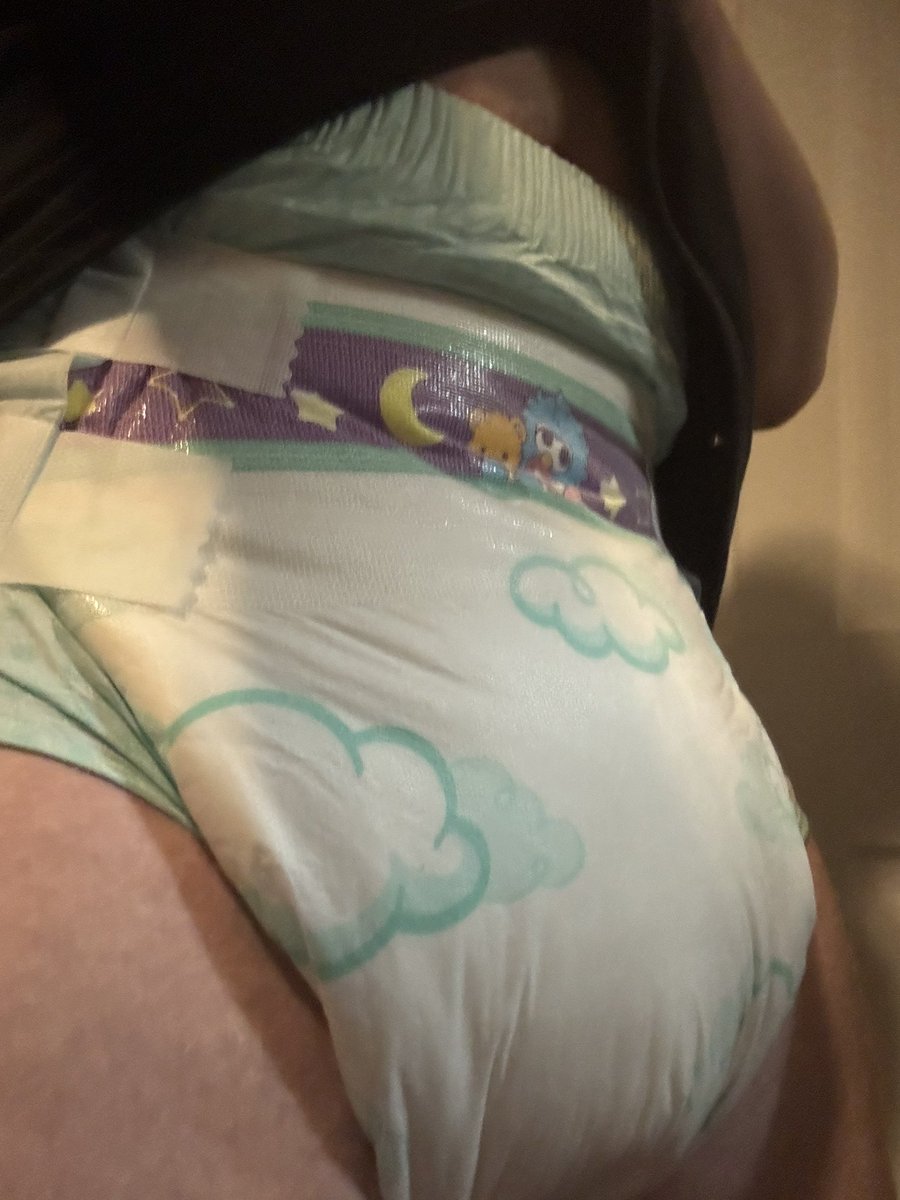 Lil Caelum is here to serve the emperor with Little Winters! She’s new so she gets to see all the crazy stuff that happens~ 

Yes~ both of us are aptly wearing~ 

twitch.tv/daddyangels4554