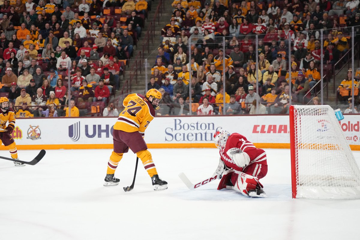 ZIEMS THAT WAS NASTY 😤  

<a href="/NCAAIceHockey/">NCAA Ice Hockey</a>