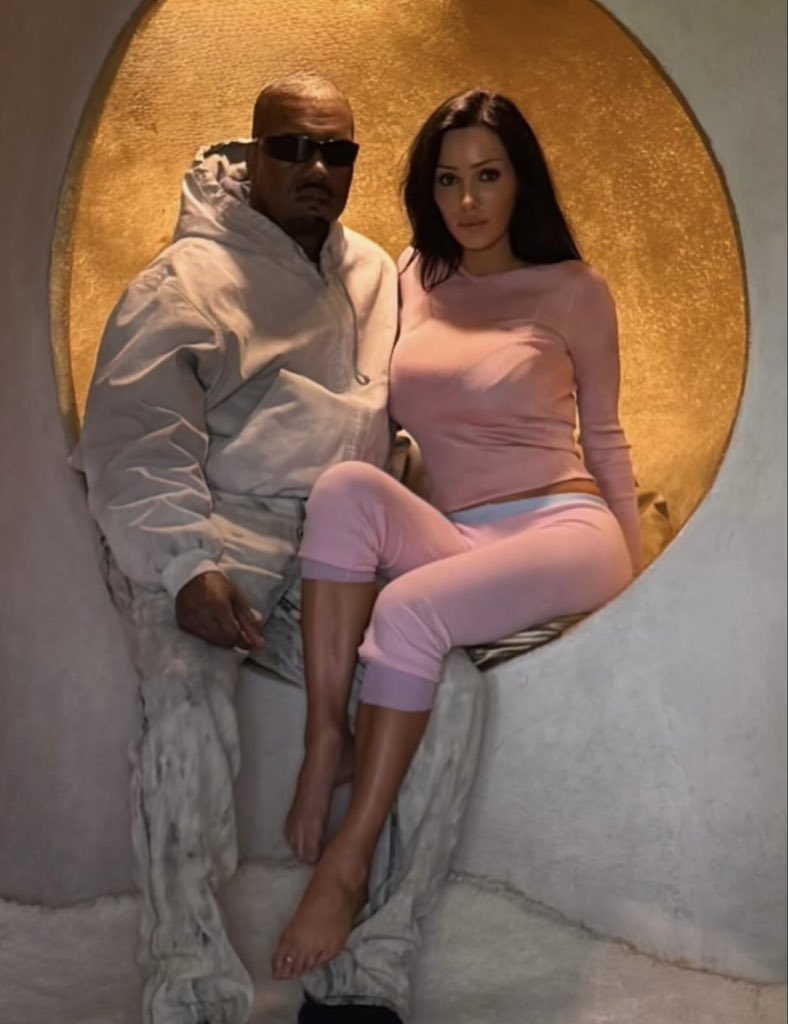 Ye Updates (Fan Account) tweet media