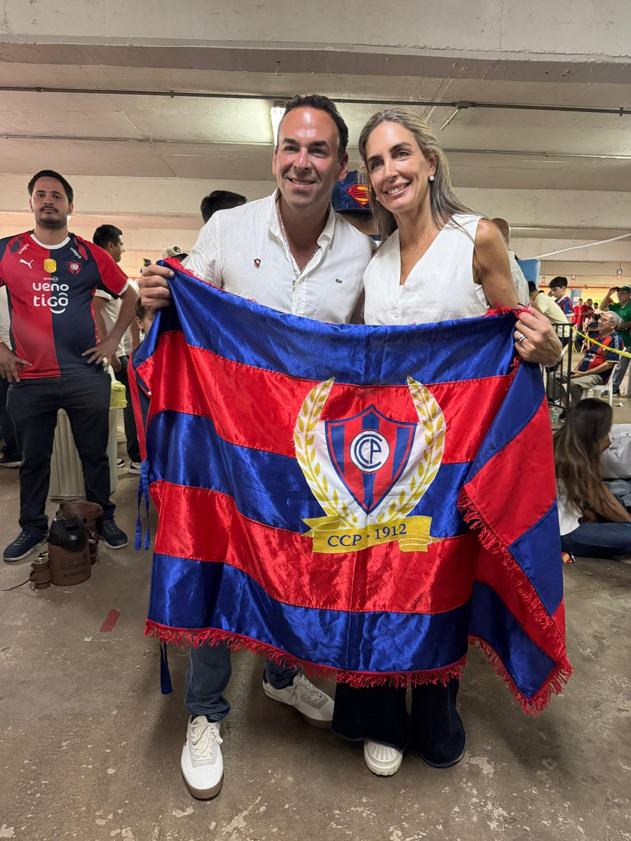 Danymacica's tweet photo. Blas Reguera es oficialmente Presidente del Club Cerro Porteño por los próximos 4 años.

Con más de 11 mil votantes, y con números históricos en la vida institucional del club, tuvo cerca del 70% de los votos, que junto a sus vices son los más votados en el fútbol paraguayo. 

Que sea con el MAYOR DE LOS ÉXITOS y que dejen todo por Cerro!!!
🔵🔴💪🏻🇵🇾