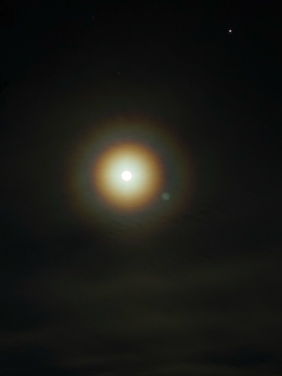 ImMaryDuke's tweet photo. @OfficialYallbot @ryanhallyall rainbow rings around the moon tonight in Hanoverton Ohio :) https://t.co/50gWBTpnM5