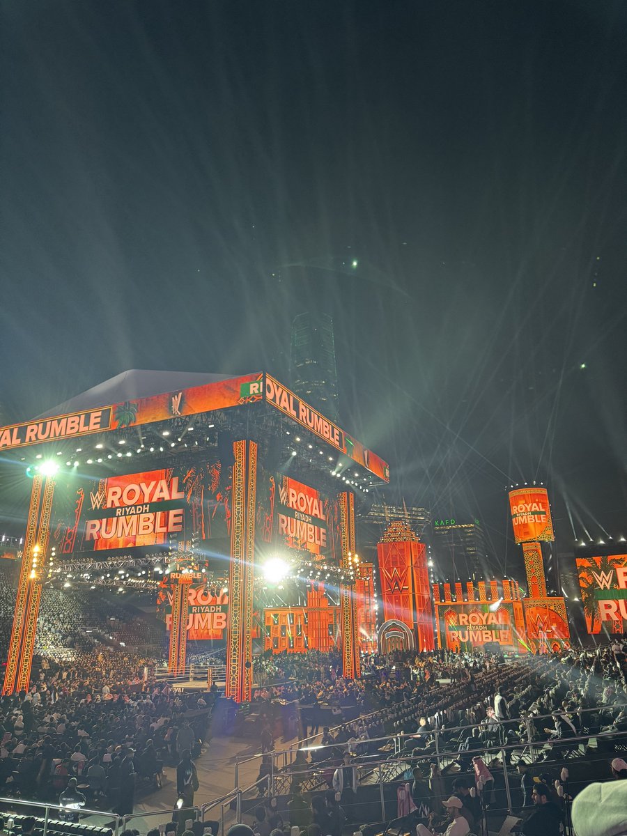 M0H17's tweet photo. #RoyalRumble https://t.co/DHXE1AGKnF