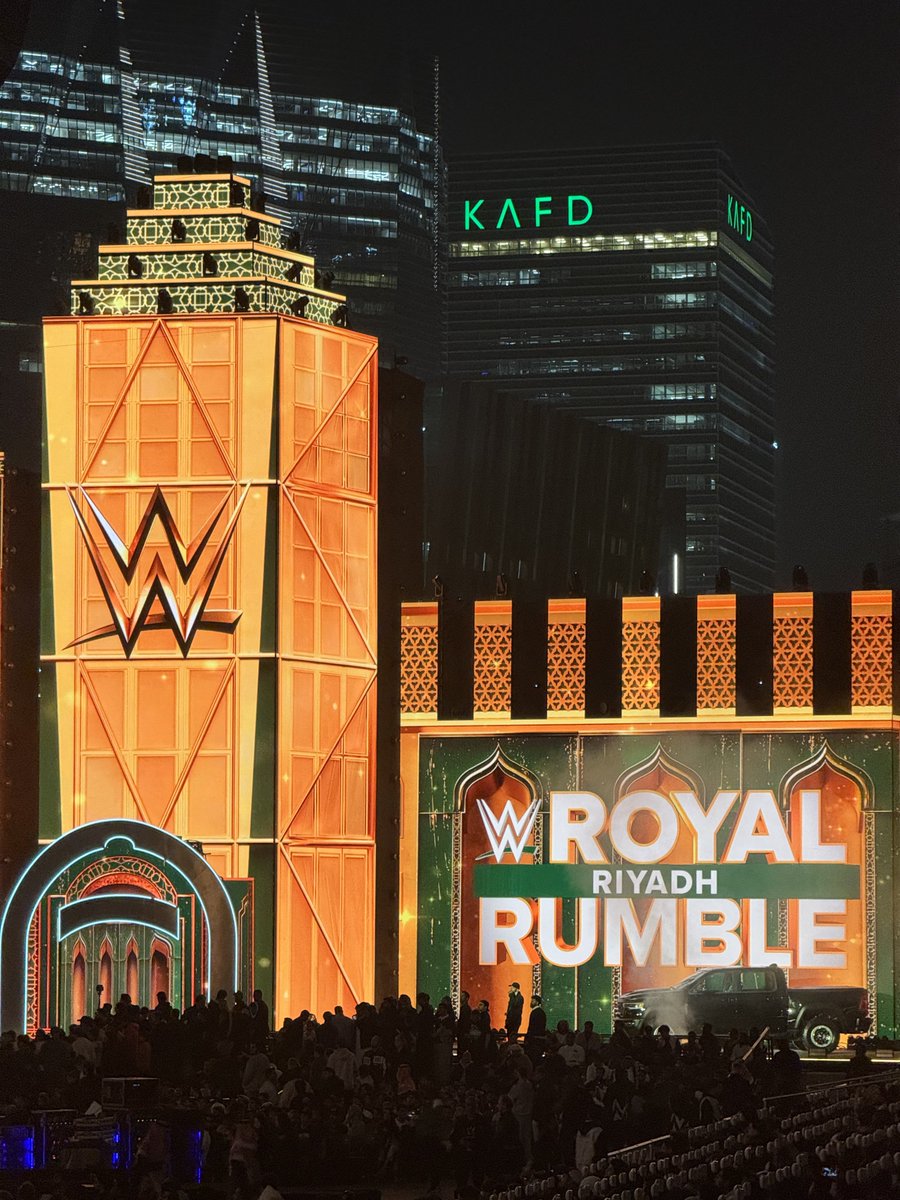 M0H17's tweet photo. #RoyalRumble https://t.co/DHXE1AGKnF