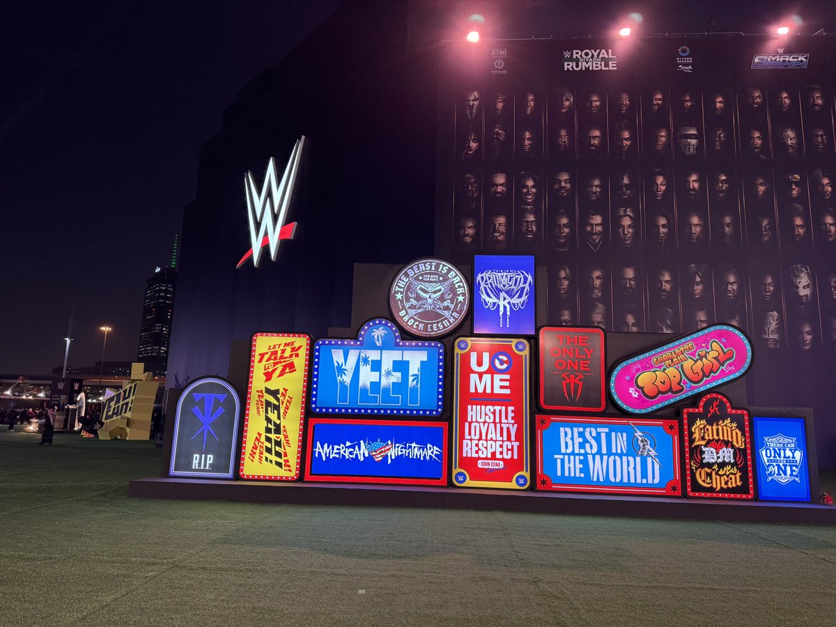 M0H17's tweet photo. #RoyalRumble https://t.co/DHXE1AGKnF
