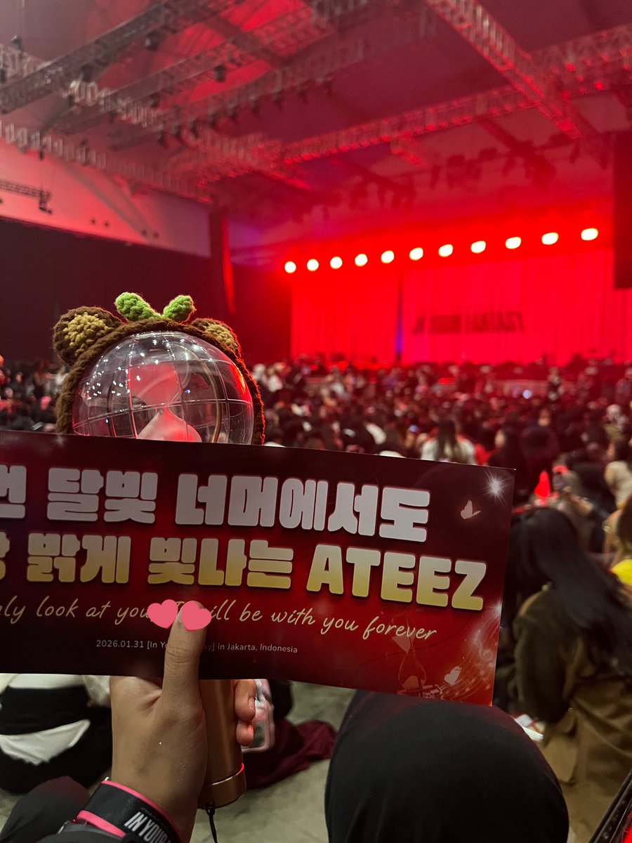 imfinalj's tweet photo. my first concert, finally see my ateez😭🥹 #ATEEZInJKT #InYourFantasy_JKT #ATEEZinJakarta https://t.co/fpqYfisZhO