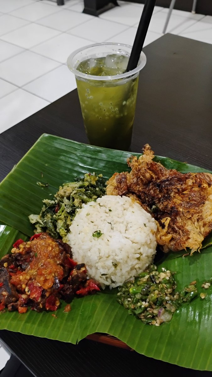RayvalAbdi's tweet photo. Setuju banget sama Dadar Beredar, apalagi yang varian paru sapi.
Sayang sekali belum buka di daerah sekitarku https://t.co/jc9JBHSC4Z