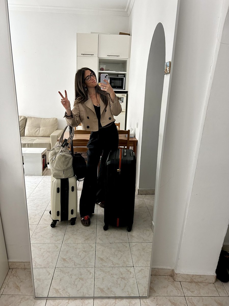 EvaCryptto's tweet image. Touching grass when the market is down 🏙️