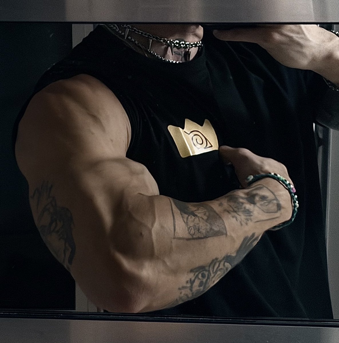 Jinwoo__exe's tweet photo. Biceps day. https://t.co/NLGQJMCsHL