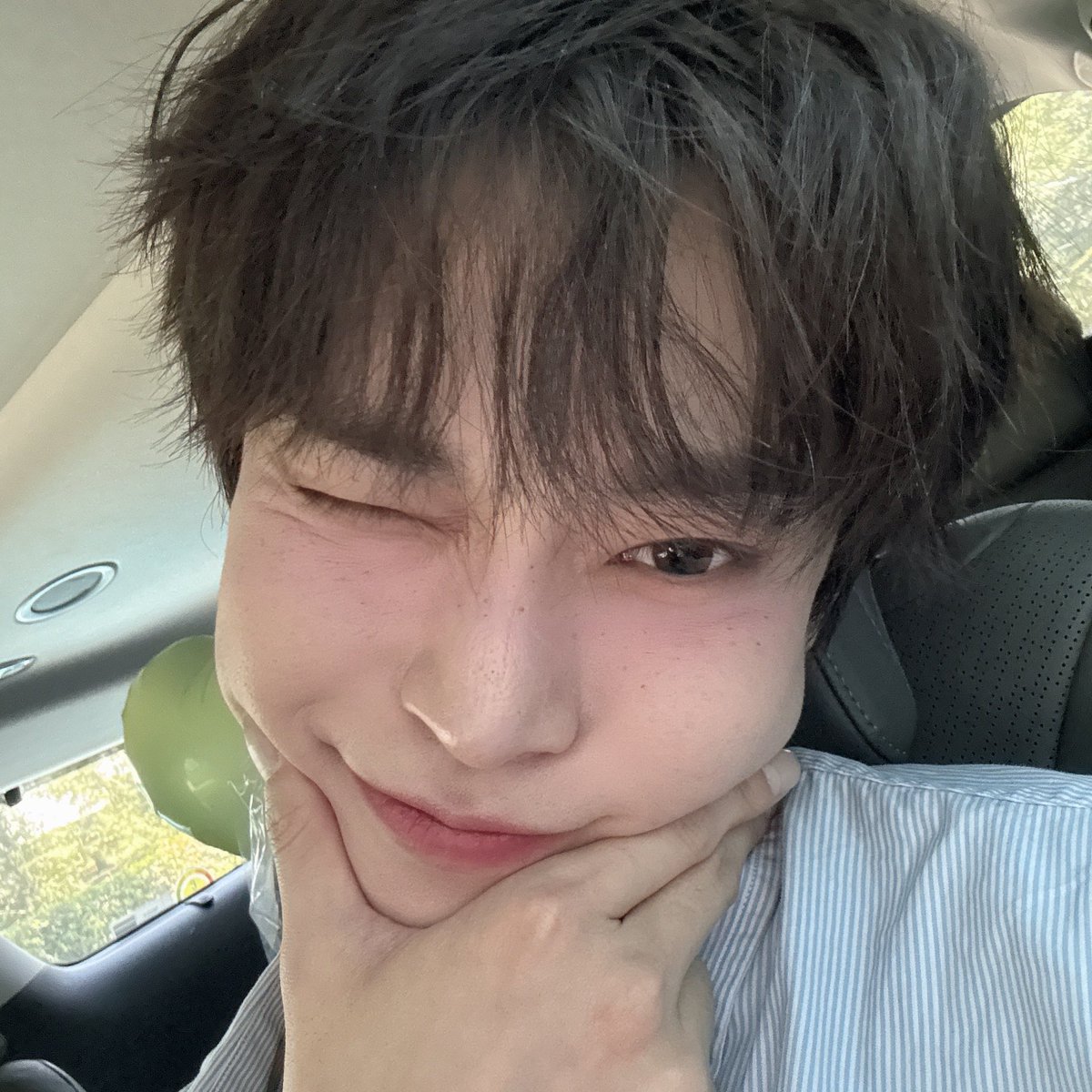 도영이랑 2월의 시작을 함께 해서 너무 좋다아
#2월의_맨처음첫장_도영이의_날
오늘도 행복한 하루가 되었으면 좋겠어
#Doyoung30ToEternity
언제나 곁에서 응원하고 있을께