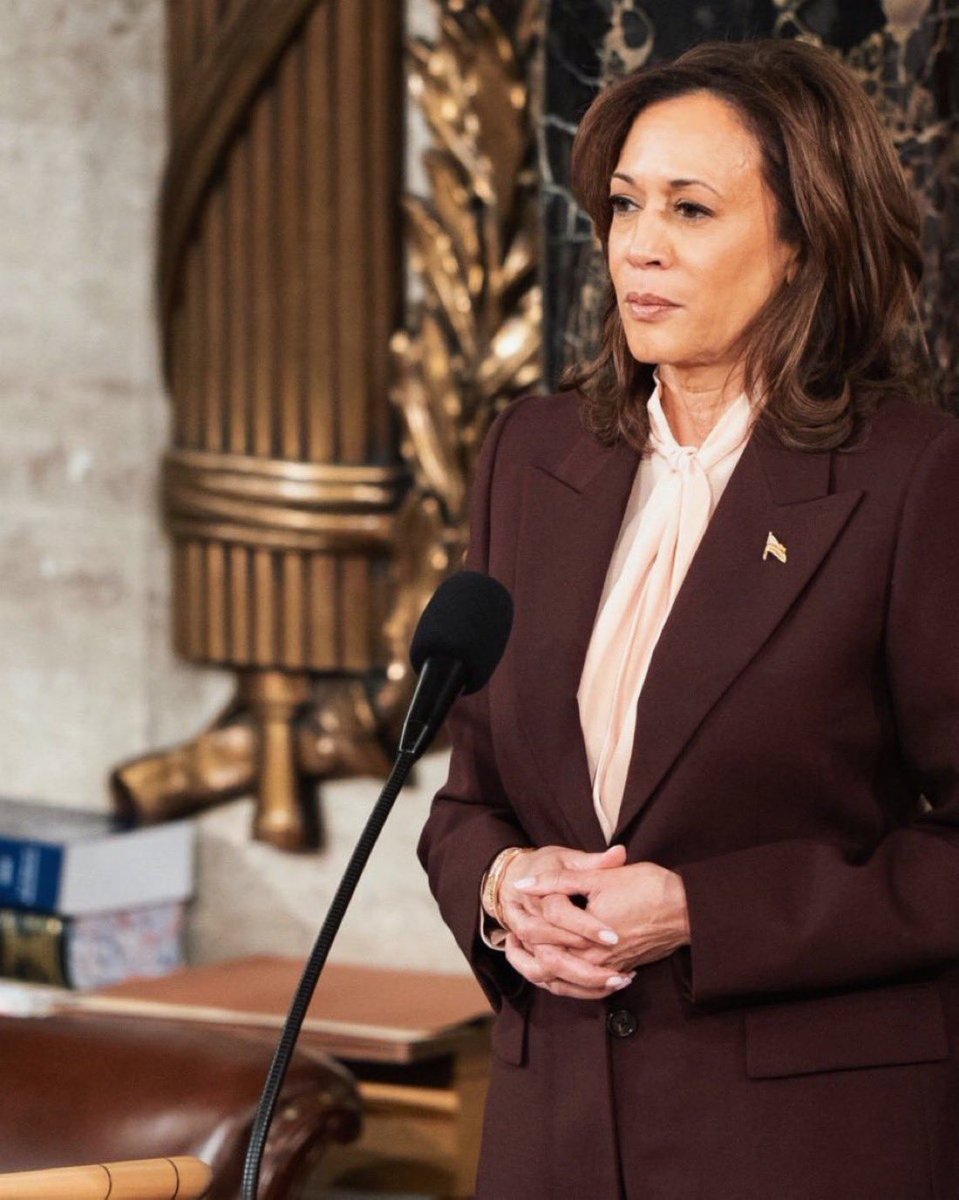 ML3democrats's tweet photo. SHE WAS THE RIGHT CHOICE https://t.co/H5oWrAqb1A