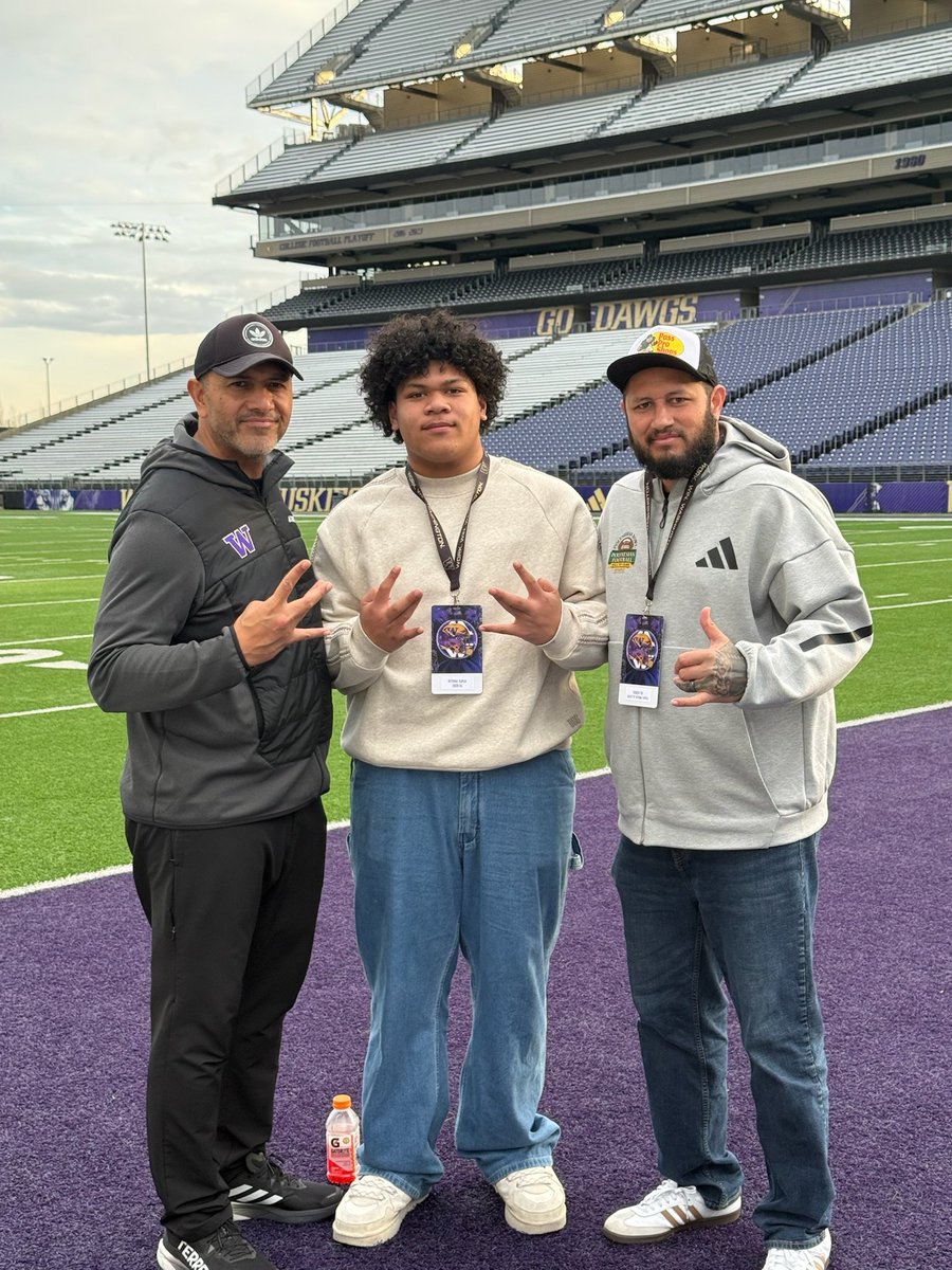 KitionaTupua97's tweet photo. After a great conversation with @CoachKoRush And @CoachKaufusi  I am blessed to receive my 7th D1 offer from University Of Washington!! https://t.co/JpP7m9nAn9
