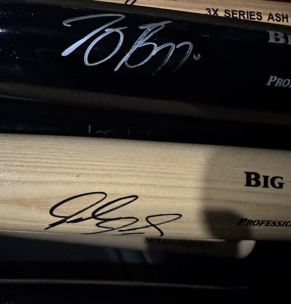 rsantamaria911's tweet photo. @tk23baseball hey there man. It’s been a while. I know you would know this answer.  Who signed these bats? We thought you may knew the answer. #texasrangers #autograph https://t.co/6rFDpQrhXg