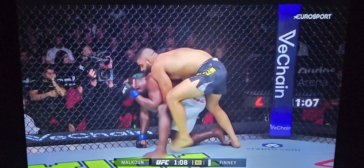 jchg20085's tweet photo. @ufc #ufchbomax madre mia baya mole  finney https://t.co/Bt0gn2kRRm