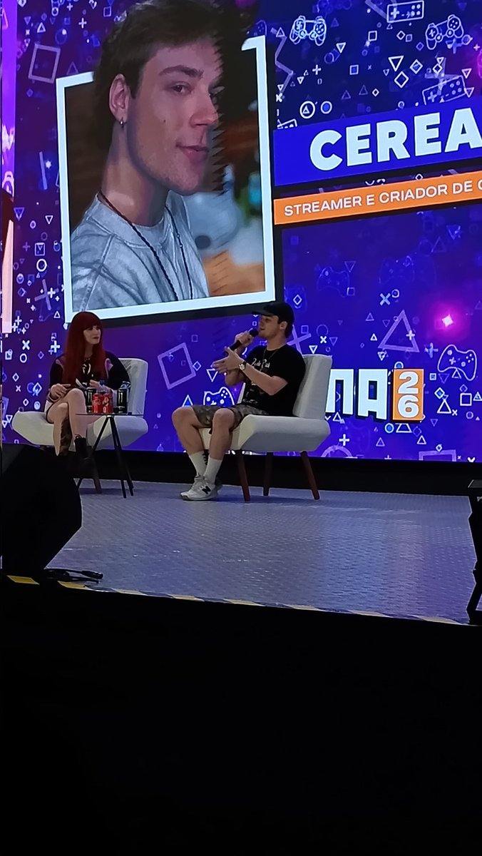 xzfckngfreak's tweet photo. último dia vendo o pilar da twitch brasileira!!! meio gag ainda de ter conseguido ficar bem na frente e ainda dele ter lido nosso cartaz!! 

com certeza melhor resenha do ano <3 #vememjulhotambem 

@qjaidebit https://t.co/gbXQqs4pb2
