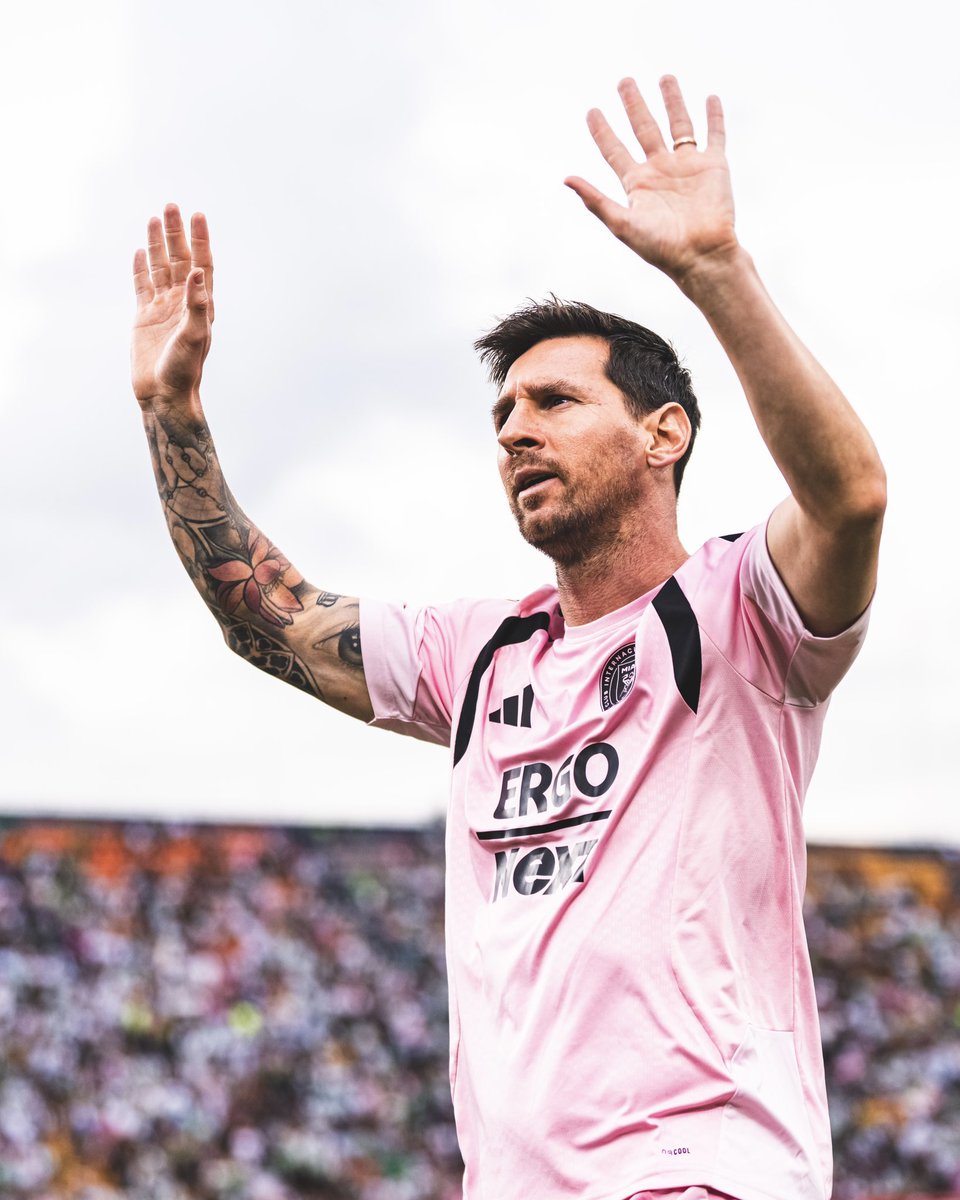 golesendir_'s tweet photo. Messi en el Atanasio, en Bolivariano. Como dijo alguna vez Aimar: “Jordan alguna vez dijo que jugaba los partidos pensando que había alguien que lo iba a ver sólo esa vez. A mi me parece que este Leo juega pensando en ese que no lo va a volver a ver”.

Así jugó Messi en Medellín. https://t.co/DJJ8pgeHhp