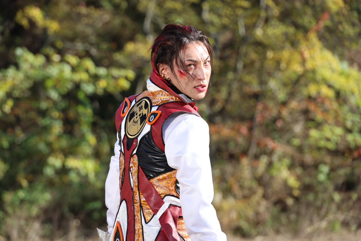 Gozyu_toei's tweet image. 来週はついに！
#ナンバーワン戦隊ゴジュウジャー 最終話

『我ら、ナンバーワン戦隊ゴジュウジャー！』☝️💍

皆を失い、指輪争奪戦の勝者となった吠。
絶望の中、最後の敵ファイヤキャンドルは
「俺と永遠に戦え」と襲い来る。

何のために戦うのか？
戦いの先に何があるのか？