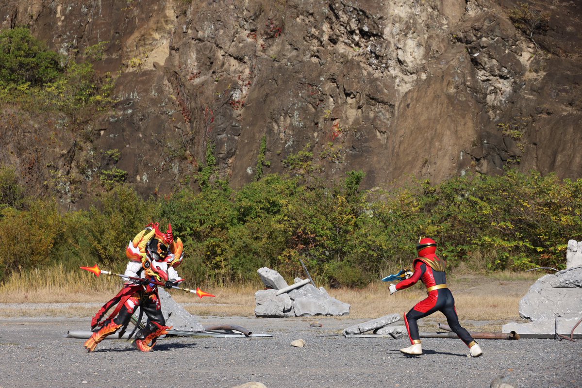 Gozyu_toei's tweet image. 来週はついに！
#ナンバーワン戦隊ゴジュウジャー 最終話

『我ら、ナンバーワン戦隊ゴジュウジャー！』☝️💍

皆を失い、指輪争奪戦の勝者となった吠。
絶望の中、最後の敵ファイヤキャンドルは
「俺と永遠に戦え」と襲い来る。

何のために戦うのか？
戦いの先に何があるのか？