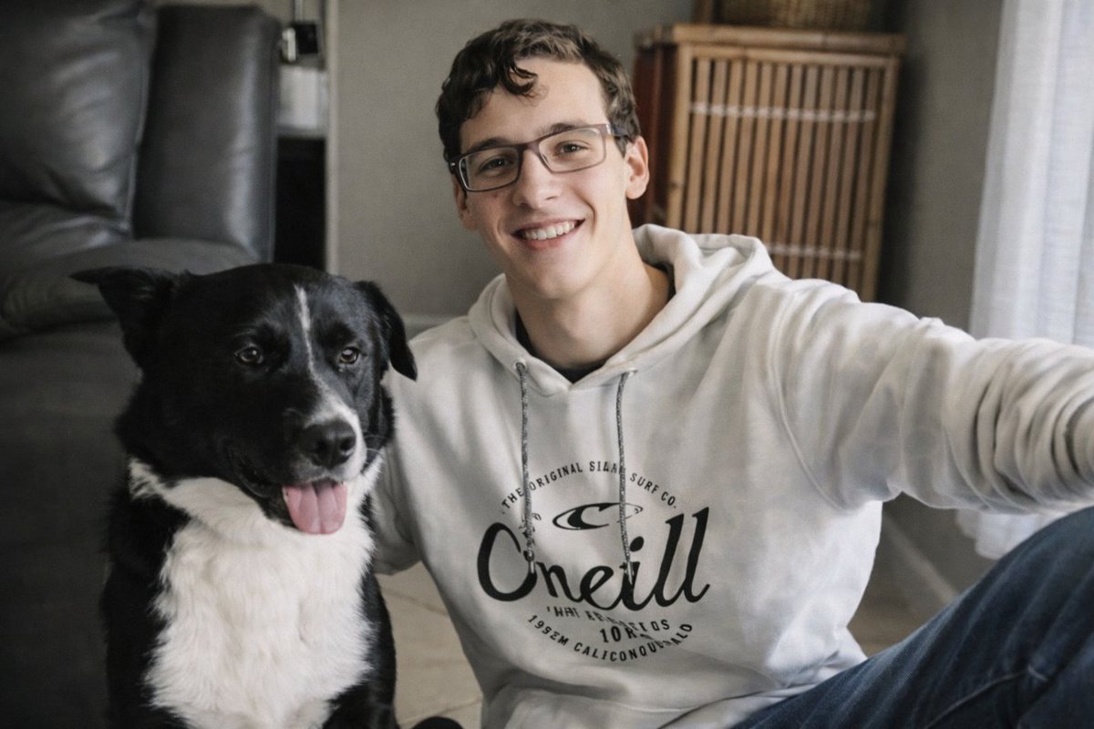 Fue Axel, el perro, quien no se rindió.

A las cinco de la mañana, Amanda y su esposo despertaron sobresaltados: Axel, su border collie de un año, saltaba sobre la cama, desesperado, insistente, como si intentara decir algo.
“Me daba manotazos más de lo habitual”, dijo Amanda.