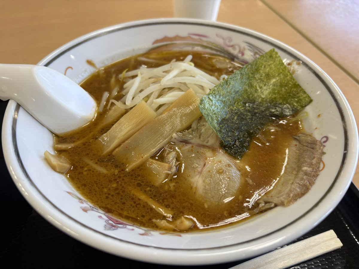 HRD1975's tweet photo. 今日は長野
休憩は梓川SA
梓川ハルピンラーメンをいただきます
一口目は甘くて魚介の風味
そのあとからピリッときて良いスープ
梓川はなかなか利用機会ないけどまた食べたいな
美味かったですご馳走さまでした！

 #梓川SA 
 #梓川ハルビンラーメン 
 #浦の星麺友会 https://t.co/GCfSFb9PKd