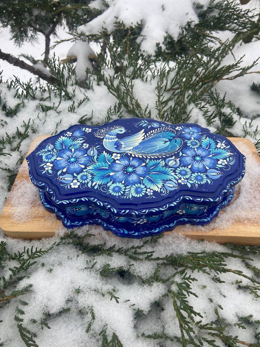 ウクライナのユネスコ無形文化遺産 「ペトリキウカ塗り」が描かれた