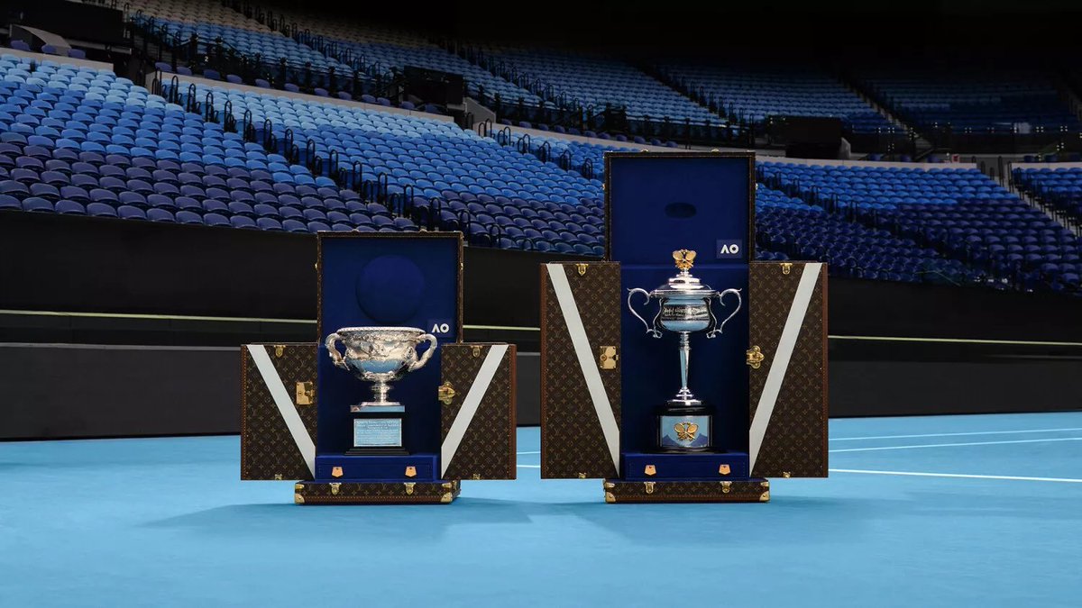spinorbinmusic's tweet photo. BamBam delivers flawless style while presenting the Daphne Akhurst Memorial Cup at the 2026 Australian Open ✨🏆
A historic moment as the first Asian artist to ever take on this honor 💫🔥
#BamBam #AustralianOpen #HistoryMaking #DaphneAkhurstMemorialCup #GlobalIcon https://t.co/MdtLCDm7dI