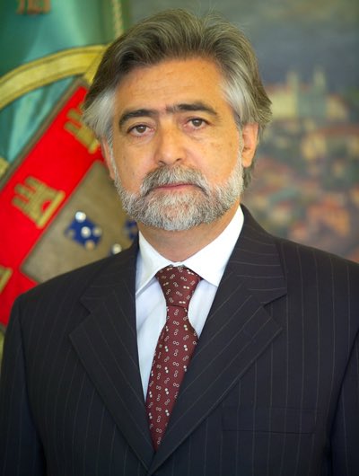 Luís Filipe Marques Amado: aparece nos ficheiros Epstein. 
Foi ministro dos Negócios Estrangeiros no governo de Sócrates e figura influente do PS. Currículo tóxico, homem nojento, invisível para a comunicação social que se curva ao partido do sistema.