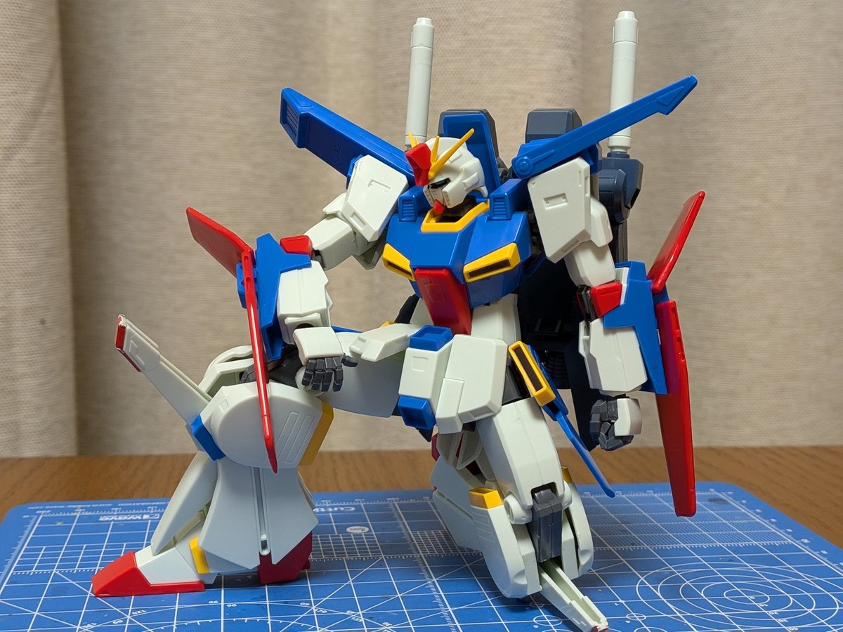 ZYBT4ht4WprXOLE's tweet image. HG　ZZガンダム

肩、股関節、腰、胴体の改修でポージングが様になってきた
＃ガンプラ
#ZZ