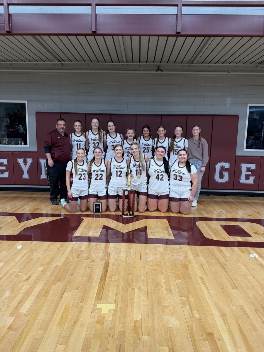 davidcox1025's tweet photo. Seymour tournament champs!  40-32 over Chadwick.  Jones 29pts, Sigman 7pts, Jackson 4pts. @OzarksOzone @scoreboardguy @PrepHoops https://t.co/4cNqe1TK1x