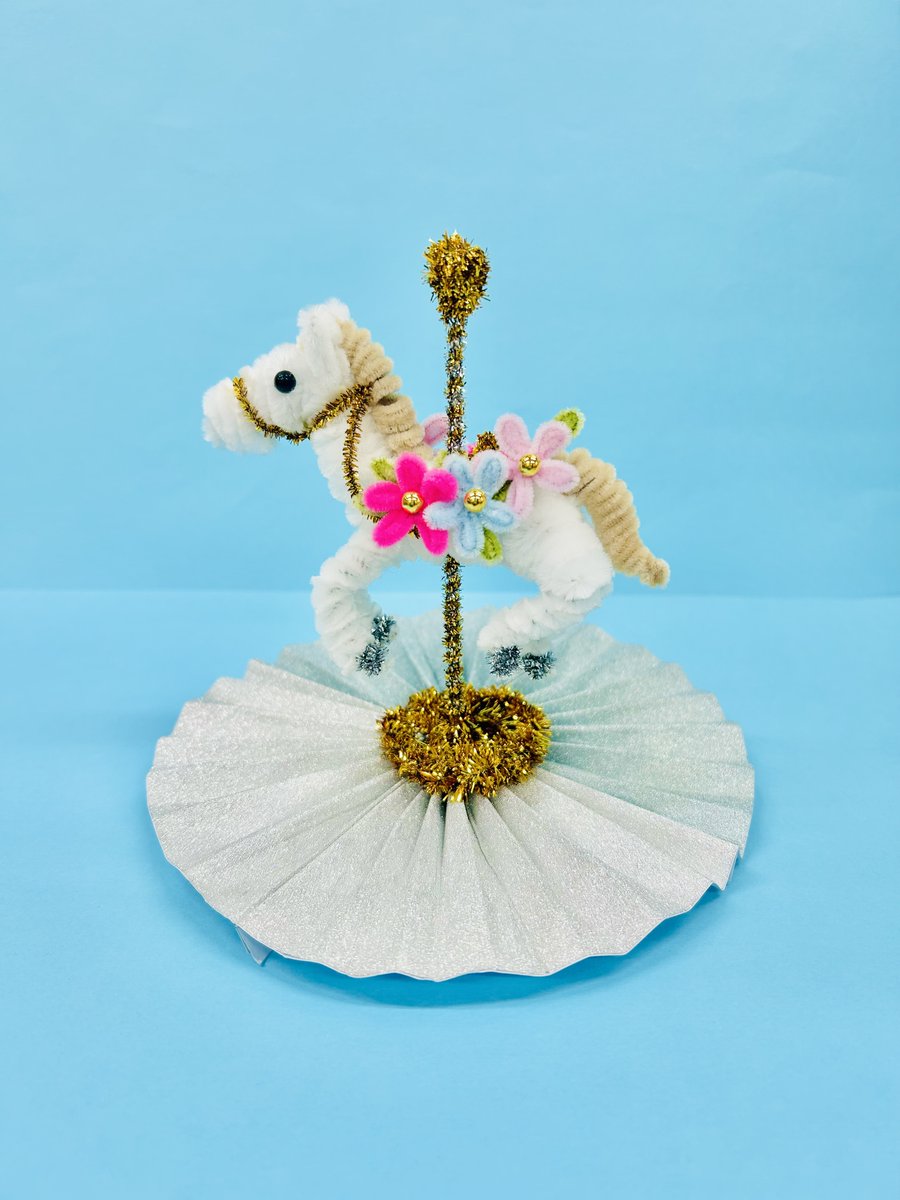 本日2/1は、#日曜日のため17時閉館 となります。
図書の貸出＆返却は、お早めにどうぞ。
#学習室 は、10：15時点で残り1席となっています。
#荏田コミュニティハウス　
#日曜祝日は17時閉館　#学習室
#今年は午年　#モールJunさん
#モールのメリーゴーランド