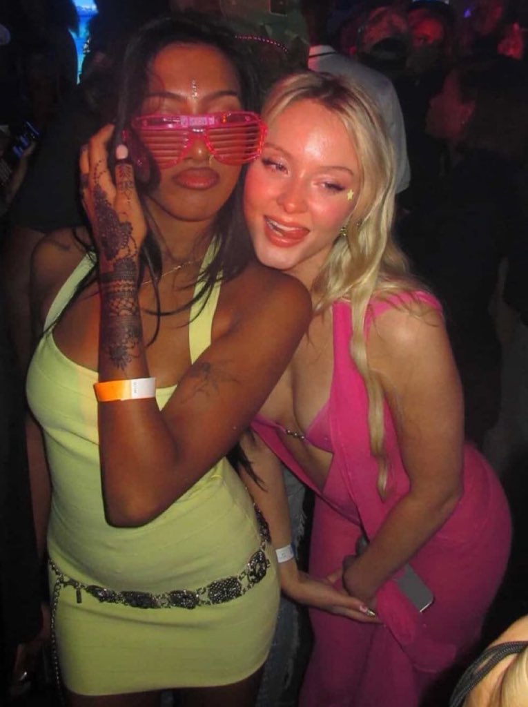 NewsKatseye's tweet image. Lara stuns with Zara Larsson at Tyla’s birthday party! 🖤☀️

#KATSEYE @katseyeworld