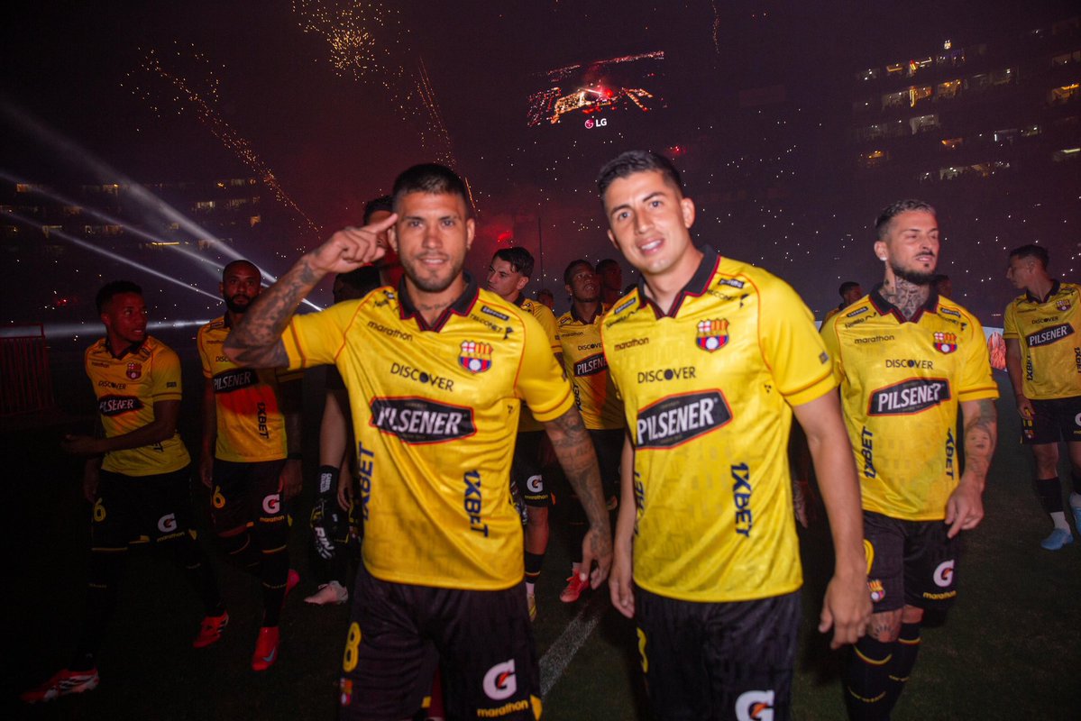 BarcelonaSC's tweet image. BARCELONA SPORTING CLUB: Ayer, hoy y siempre. 💛👊

#BarcelonaMiPasión