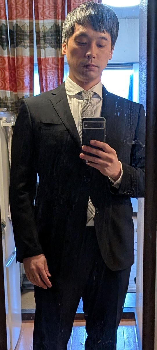 ドイツ軍放出品のオフィサーシューズも買った。プレーントゥの黒革靴欲しかったんで、丁度いいもの手に入れた。
落語家の友達が今度真打昇進＆襲名するんでこれで披露宴参加できる。