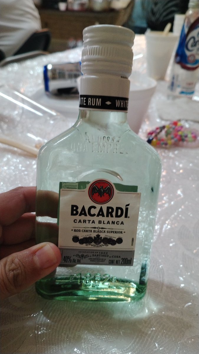 Pusieron "Ramito de Violetas" en una fiesta ñera a la que viene.... Pero me gusta más la versión de #Machimgon  además me compré una bebecita de estás <a href="/PMakabrito/">MaK</a>