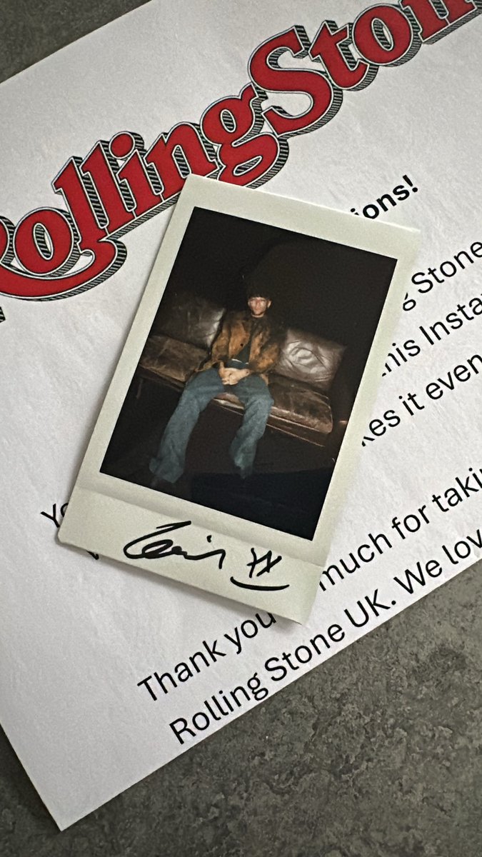 kimi0miki's tweet photo. この日に書きまくったサイン入ポラ📸
ファンの子たちに届いたみたい😎🎶
#LouisTomlinson  #RollingStoneuk https://t.co/D0gh0Q027G