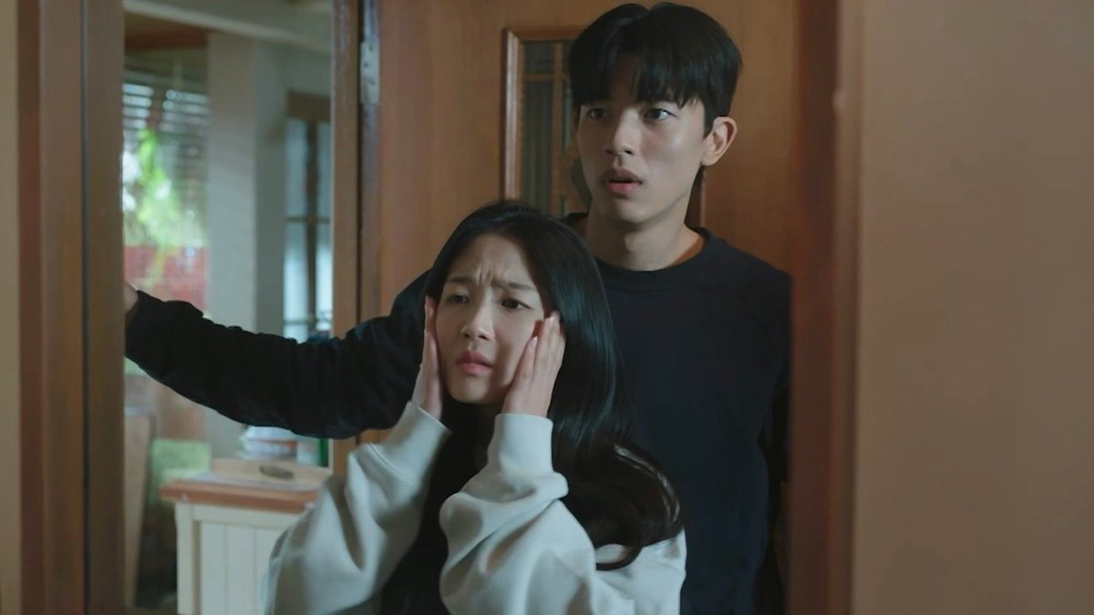 kdrama_menfess's tweet photo. •kdm• 🔥 No Tail To Tell ⚠️

Good morning dari pasutri tantrum yg wajahnya bengkak karena abis makan ramyeon meokgu gallae 🤣 https://t.co/RvNQ18Btlf