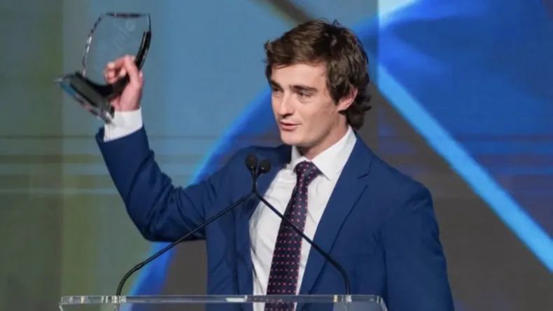 🚨 Gavin Newsom’s house of cards is about to collapse.

Nick Shirley is officially on the ground in California.

Truth is coming.
And Sacramento knows it.