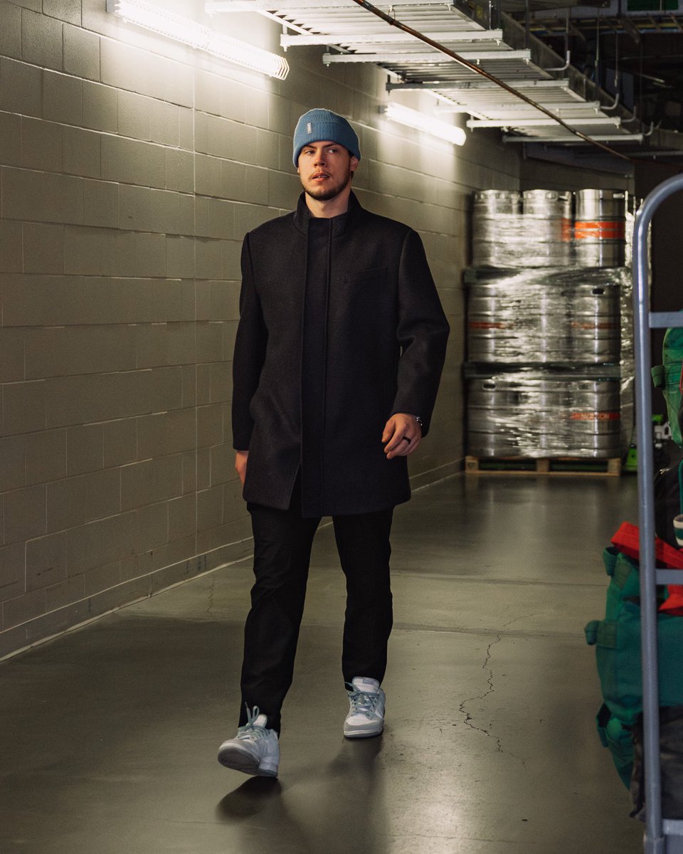 what’s a hockey player without his emotional support toque