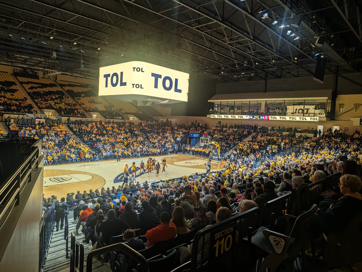 RodneyTheisUT1's tweet photo. Congratulations @ToledoWBB on the big win this evening at Savage Arena against that team down south.  #TeamToledo #Rockets 🚀 https://t.co/FMYnJLs7CX