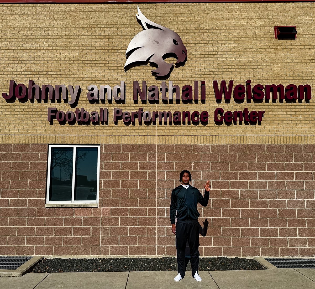 DJPerry2028's tweet photo. Thank you @PremierEventsU2 for allowing us to showcase our talents today.
While I was in town I couldn’t pass up an opportunity to visit my Bobcat family!

@TrustMyEyesO @3threatsportsTX @kjonesfbuaustin @DannyServance @coachkellison63 @RespectxSports #EatEmUpKats https://t.co/4qdKolgxcf