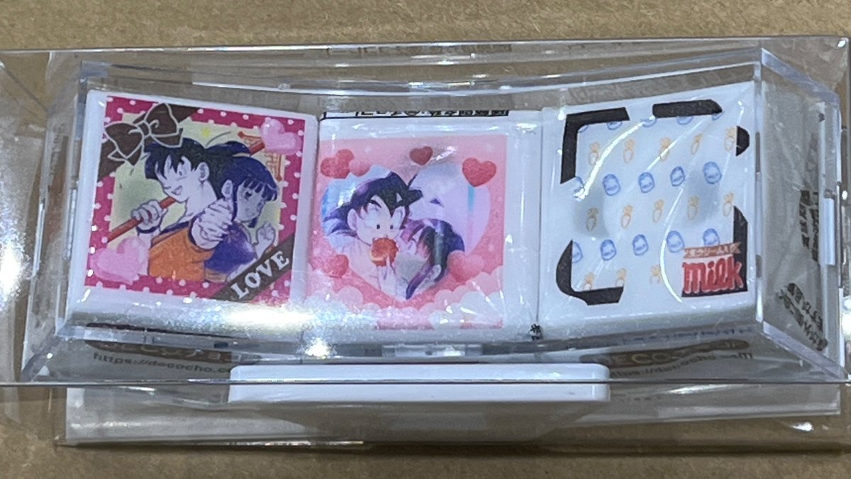 Ban_Gochichi's tweet photo. 【御品書】
既刊🔞
『Love each other』
『三つ巴』

隣で悟チチアンソロ取り扱っています‼️
シールラリーは無料で参加頂けます🍀*゜
（台紙を忘れたサザエさん…）
当たり🎯引いた方はデコチョコ飾れるこちらをプレゼントします🎁 https://t.co/ygF7uVPpIP