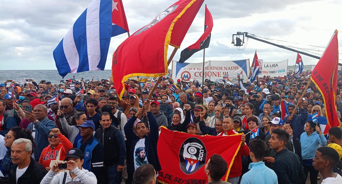“Fue la unión la que nos hizo triunfar, fue la unión la que nos dio capacidad de vencer, fue la unión la que nos dio fuerzas para resistir exitosamente al más poderoso imperio que haya existido jamás.... ¡Y aquí está la Revolución, y aquí seguirá estando la Revolución!"
#Fidel