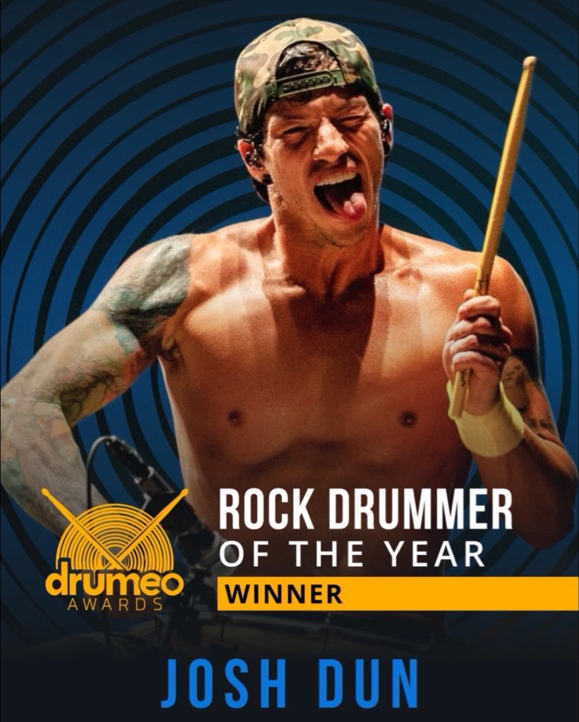 T0PNEWWS's tweet image. Josh ha ganado su primer premio en solitario.