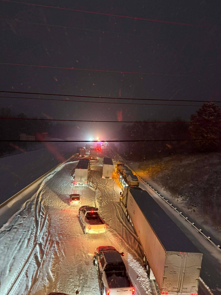 NCEmergency's tweet photo. 🚨 Update on I-85 closure in Cabarrus County at the Rowan County Line: https://t.co/KP97QXRJam

#ReadyNC #snownc26 https://t.co/kRv3aOGZns
