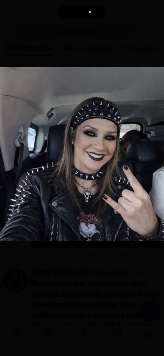 VickyDavilaH's tweet photo. Los memes que me han hecho por ir a verme con las mujeres Wayuu, por escucharlas, por aceptar el honor que me hicieron. Yo me comprometí con ellas. Cómo presidente no las voy a “robar” como hizo este Gobierno y cómo han hecho corruptos por décadas. Yo sí voy a llevar el agua potable a la Guajira. 

Con los colombianos de a pie  vamos ganar #LaGranConsulta el 8 de marzo.