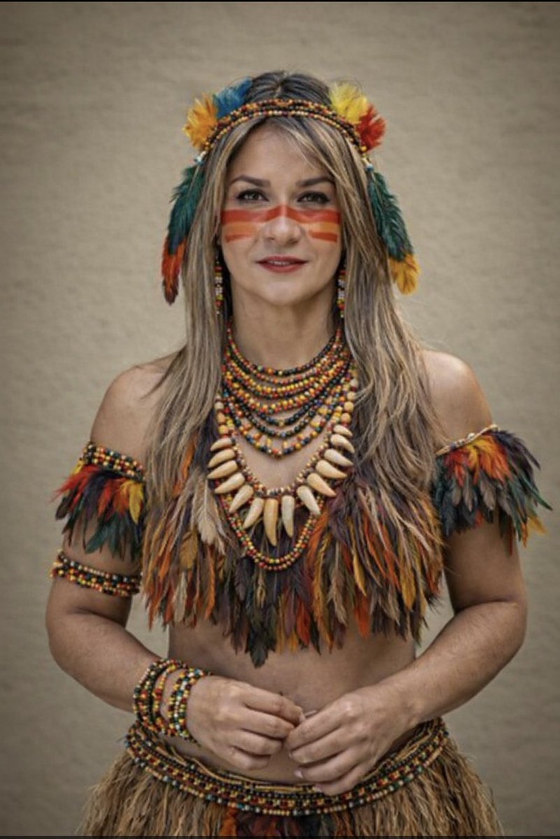 VickyDavilaH's tweet photo. Los memes que me han hecho por ir a verme con las mujeres Wayuu, por escucharlas, por aceptar el honor que me hicieron. Yo me comprometí con ellas. Cómo presidente no las voy a “robar” como hizo este Gobierno y cómo han hecho corruptos por décadas. Yo sí voy a llevar el agua potable a la Guajira. 

Con los colombianos de a pie  vamos ganar #LaGranConsulta el 8 de marzo.