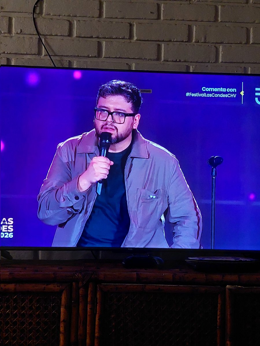 Luis Slimming y su chiste de Felipito y Pinochet, meandose a los fachos en su festival
#FestivalLasCondesCHV