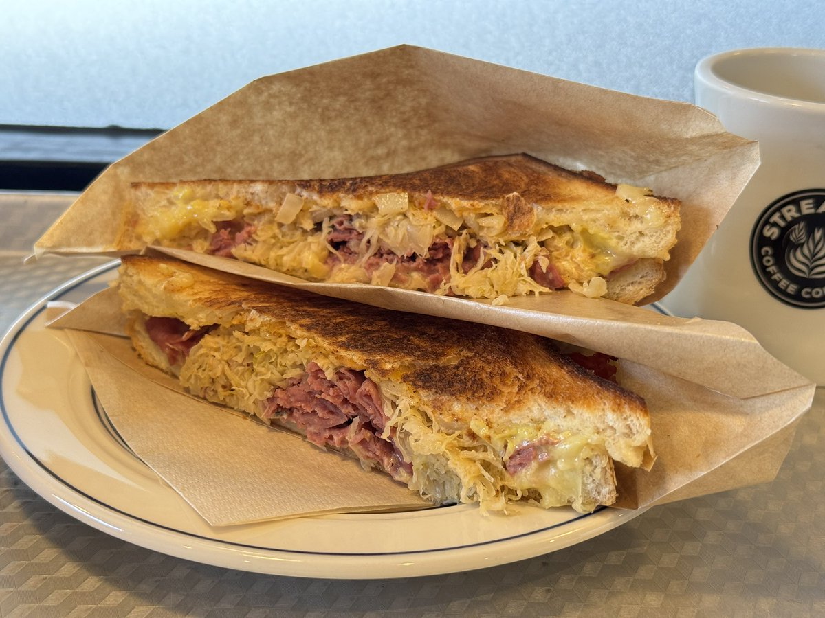 おはようございます🥪 ゆっくりモーニング☕️